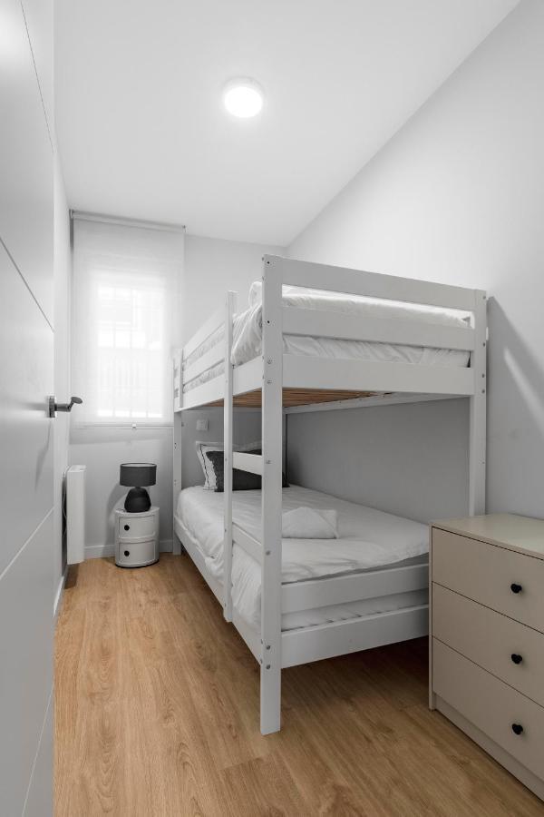 Cozy 2 Bedroom Apartment With Patio Madrid Exterior foto