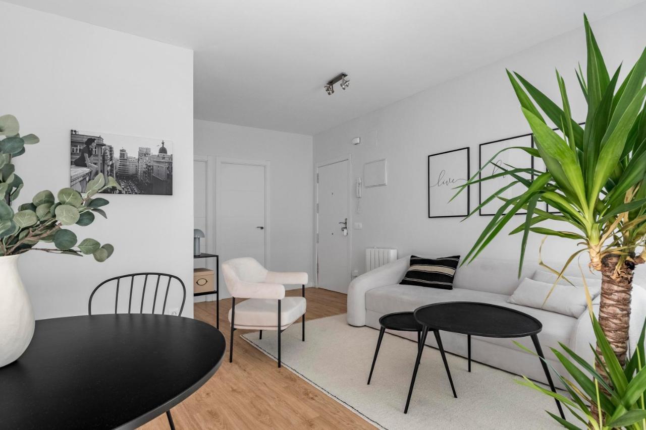 Cozy 2 Bedroom Apartment With Patio Madrid Exterior foto