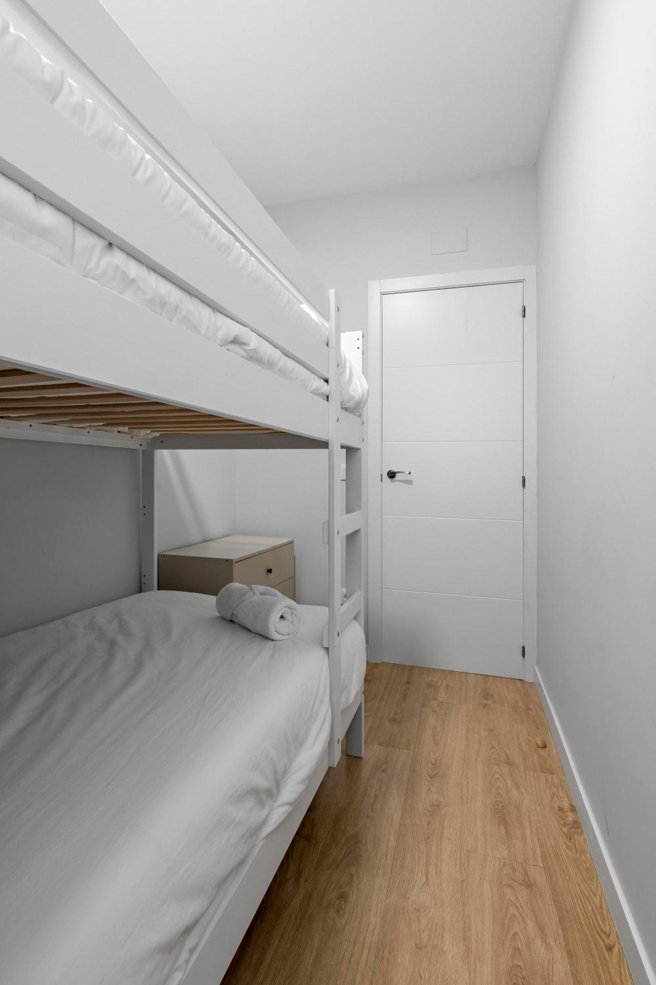 Cozy 2 Bedroom Apartment With Patio Madrid Exterior foto